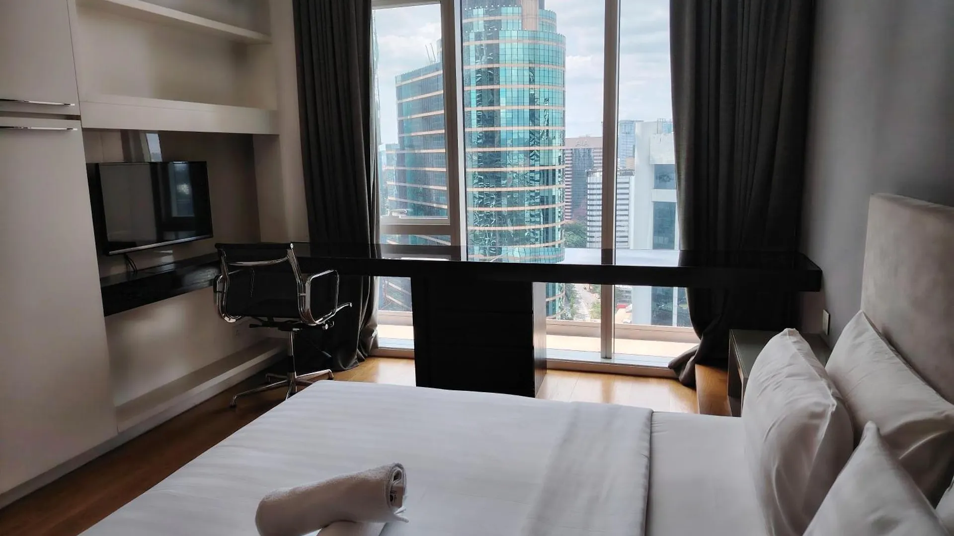 Platinum Kuala Lumpur By Sleepy Owl Suites 4*,