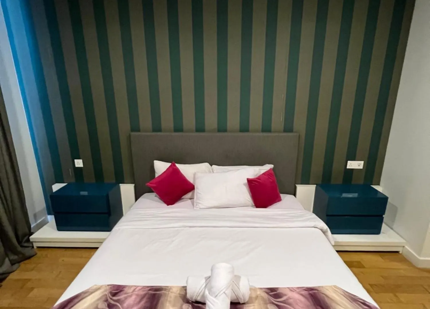 Platinum Kuala Lumpur By Sleepy Owl Suites 4*,